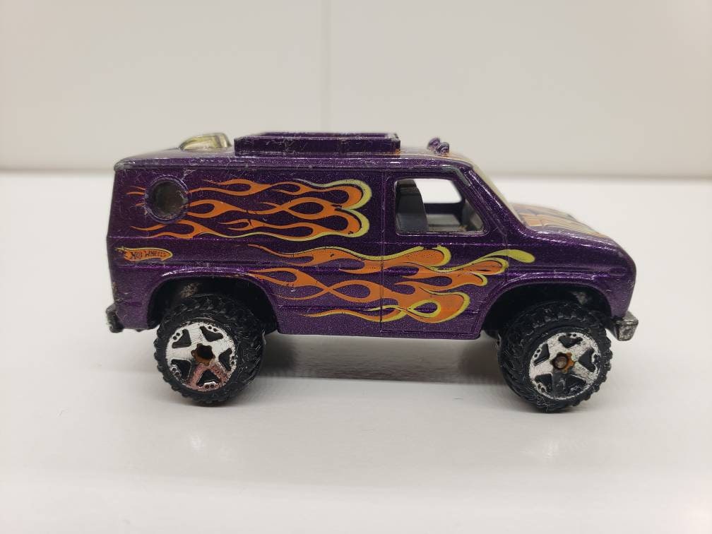 Hot Wheels Baja Breaker 4x4 Van purple