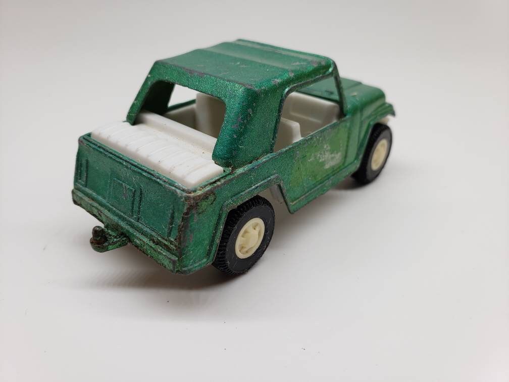 Jeepster Tootsietoy collectible diecast car green