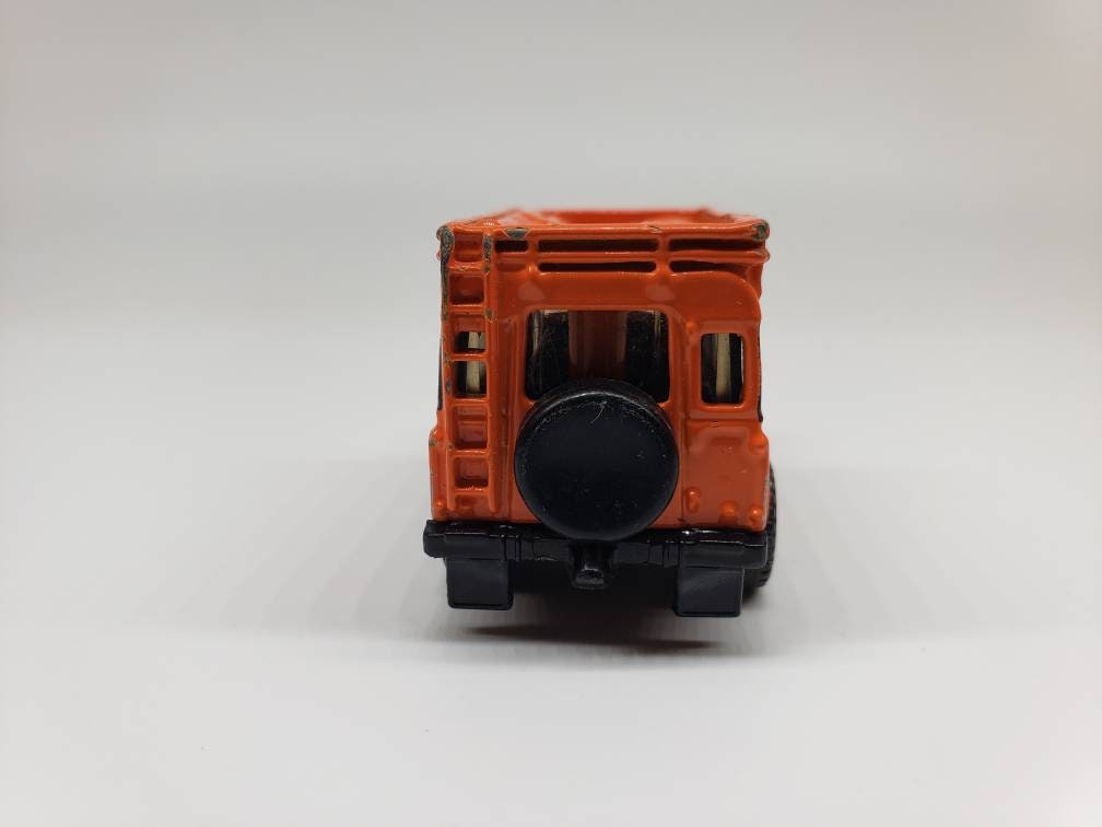 Matchbox Land Rover Defender orange