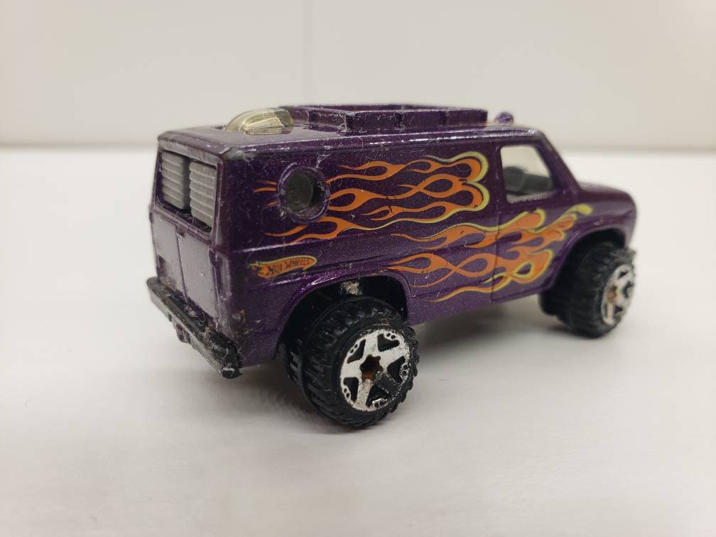 Hot Wheels Baja Breaker 4x4 Van purple