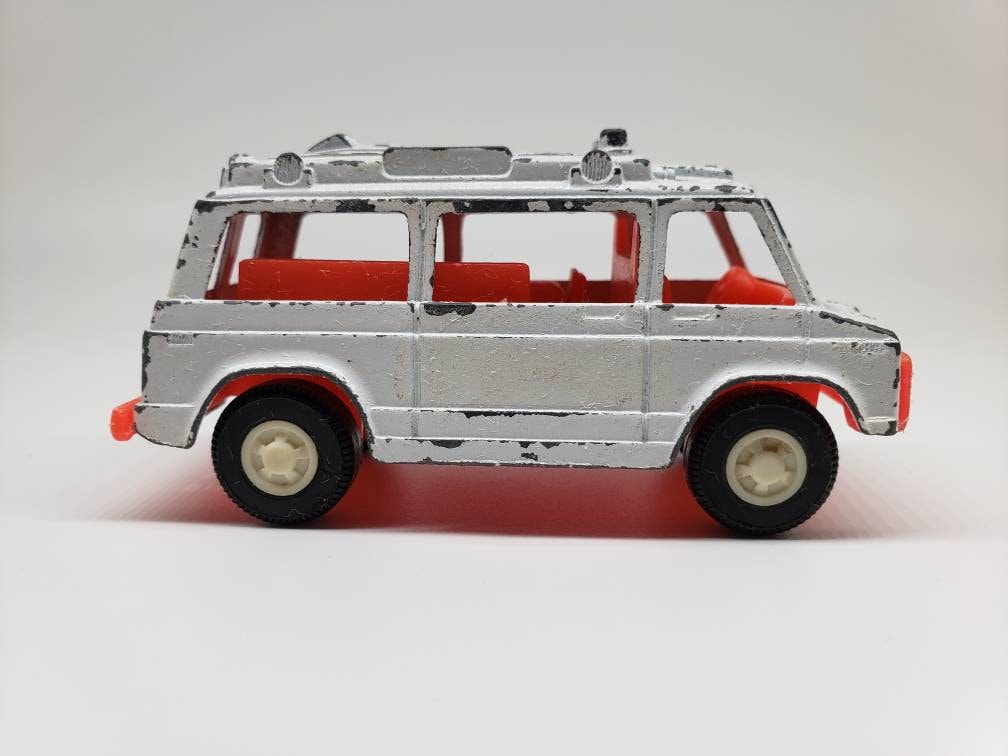 Ambulance Tootsietoy collectible diecast car white