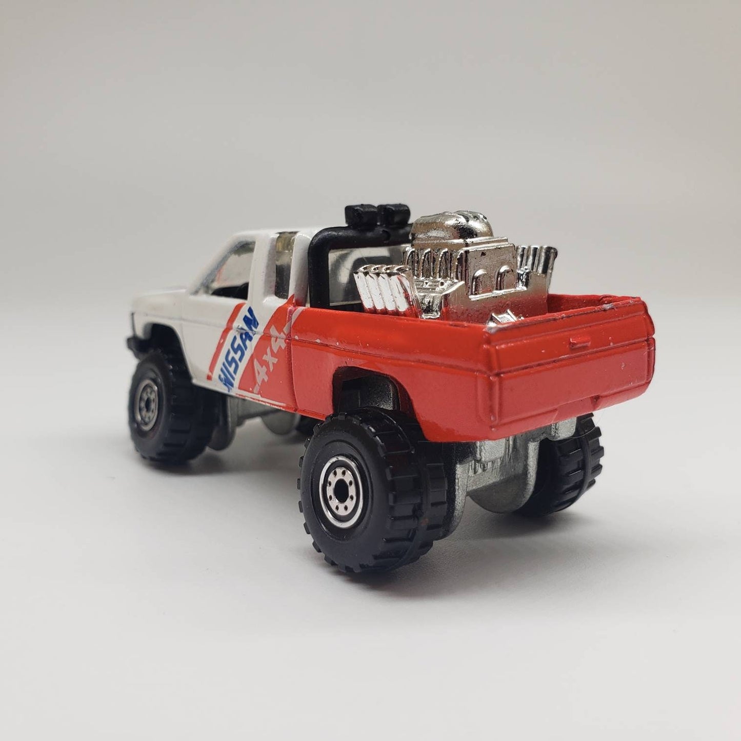 Hot Wheels Nissan Hardbody 4x4 White and Red Trailbusters Perfect Birthday Gift Miniature Collectable Scale Model Toy Car