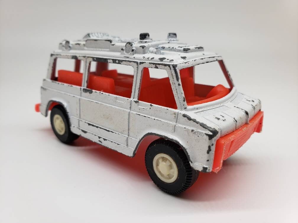 Ambulance Tootsietoy collectible diecast car white