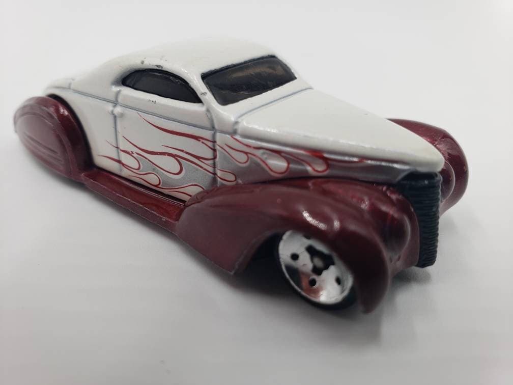 Hot Wheels Swoop Coupe pearl white