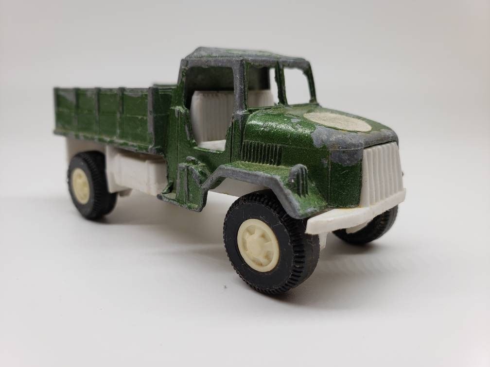 Vintage Army Truck Tootsietoy collectible diecast car green