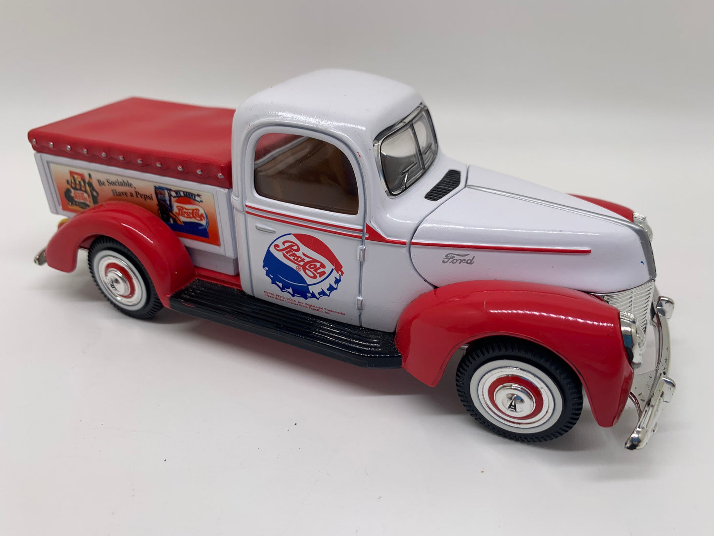 Ertl 1931 Hawkeye Truck Golden Wheel Ford-40 Delivery Truck Pepsi Cola Perfect Birthday Gift Collectible Scale Model Toy Car Pepsi Coin Bank