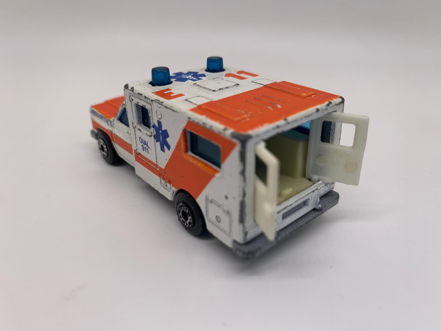 Ambulance - E11 Paramedics - Diecast Vintage - Diecast Collectible - Miniature Model Toy Car - Matchbox Car - Matchbox Superfast Lesney