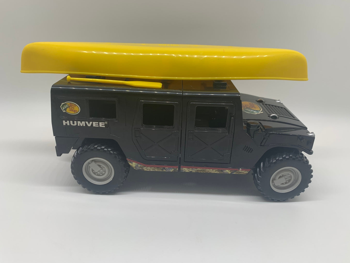 Bass Pro Shops Humvee and Canoe Collectible 124 Scale Model Toy Car