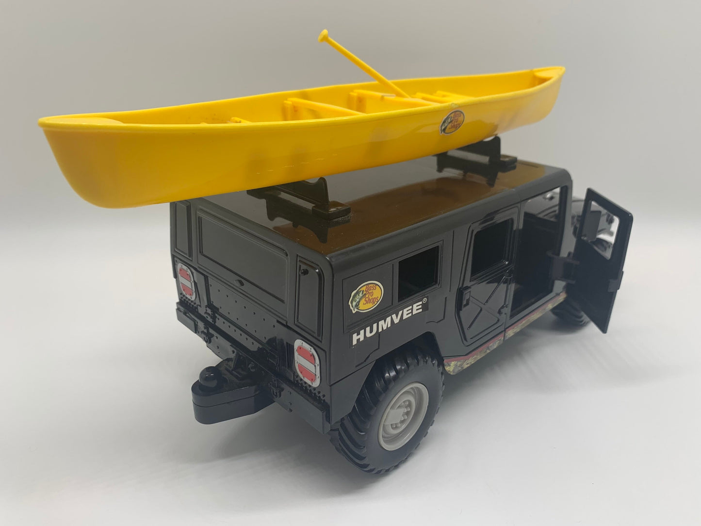 Bass Pro Shops Humvee and Canoe Collectible 124 Scale Model Toy Car