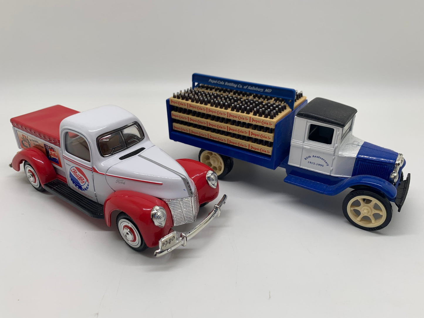 Ertl 1931 Hawkeye Truck Golden Wheel Ford-40 Delivery Truck Pepsi Cola Perfect Birthday Gift Collectible Scale Model Toy Car Pepsi Coin Bank