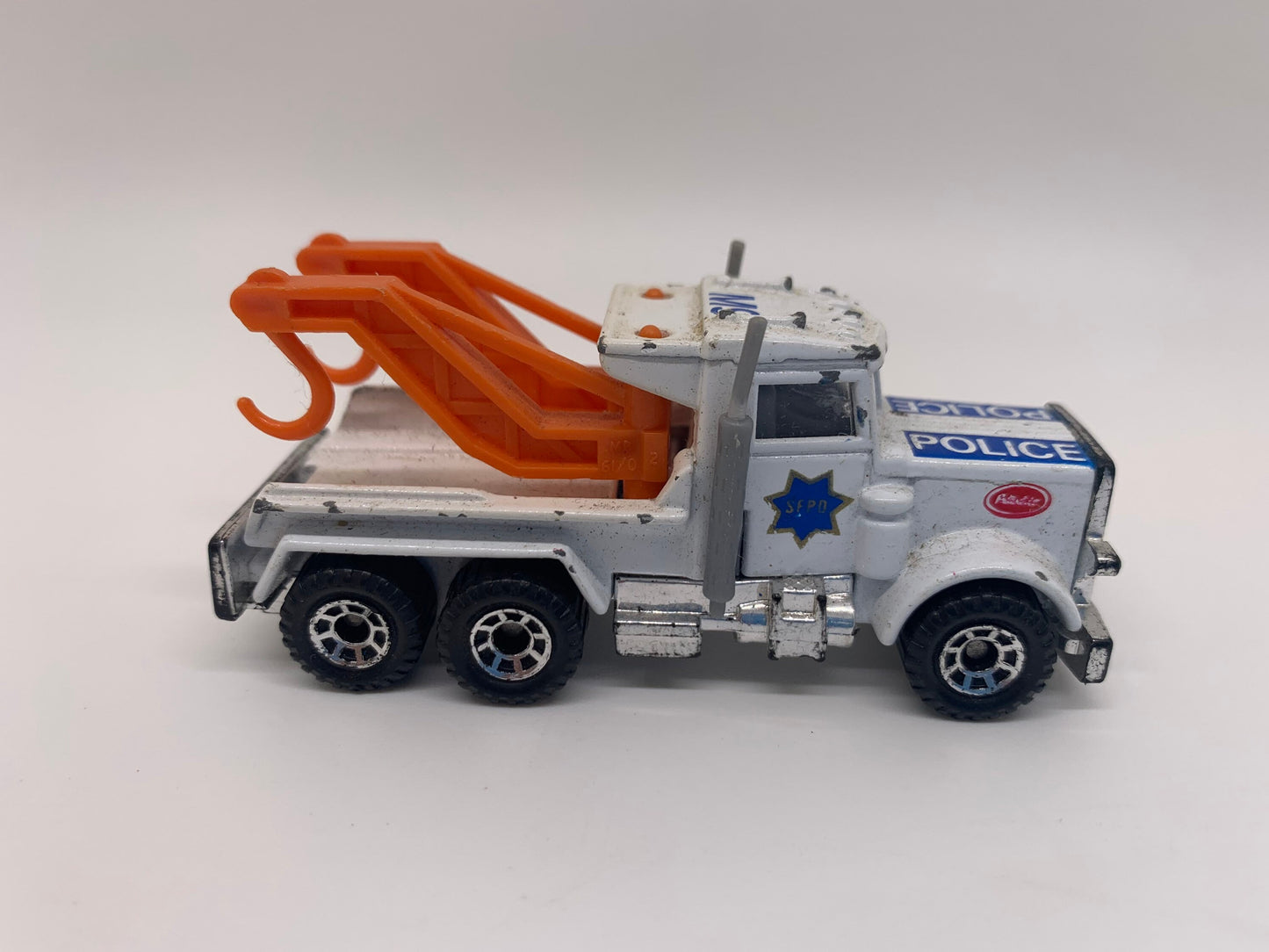Matchbox Peterbilt Wreck Truck Police M9 White Perfect Birthday Gift Miniature Collectable Scale Model Toy Car