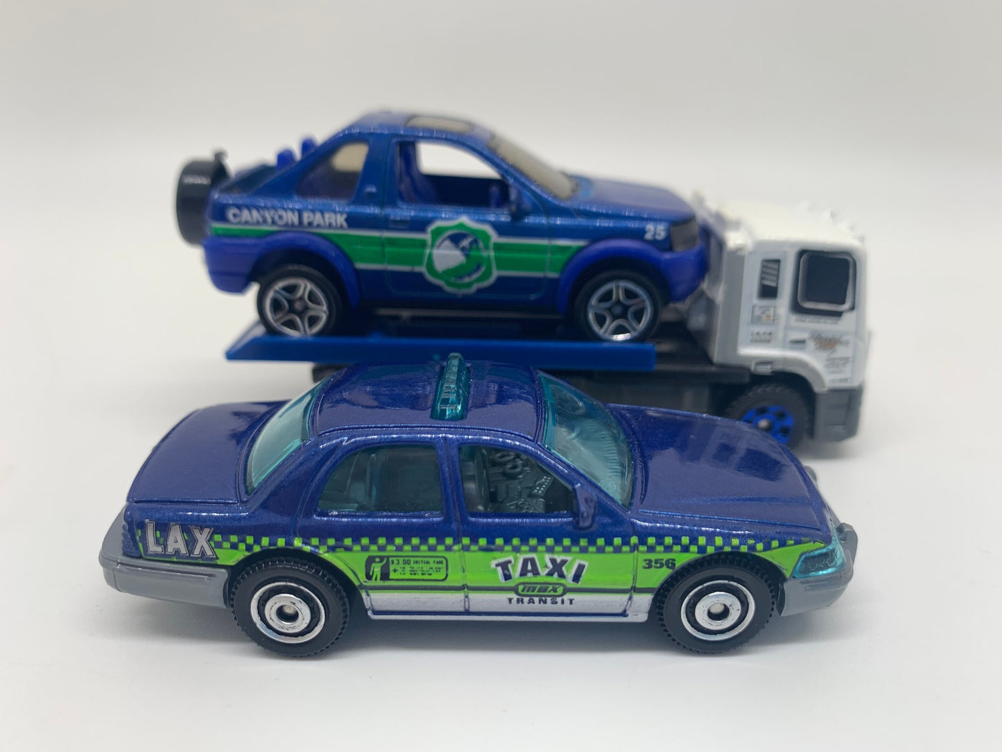 Matchbox Ford Crown Victoria Taxi Land Rover Freelander Blue Collectable Miniature Scale Model Toy Car Perfect Birthday Gift