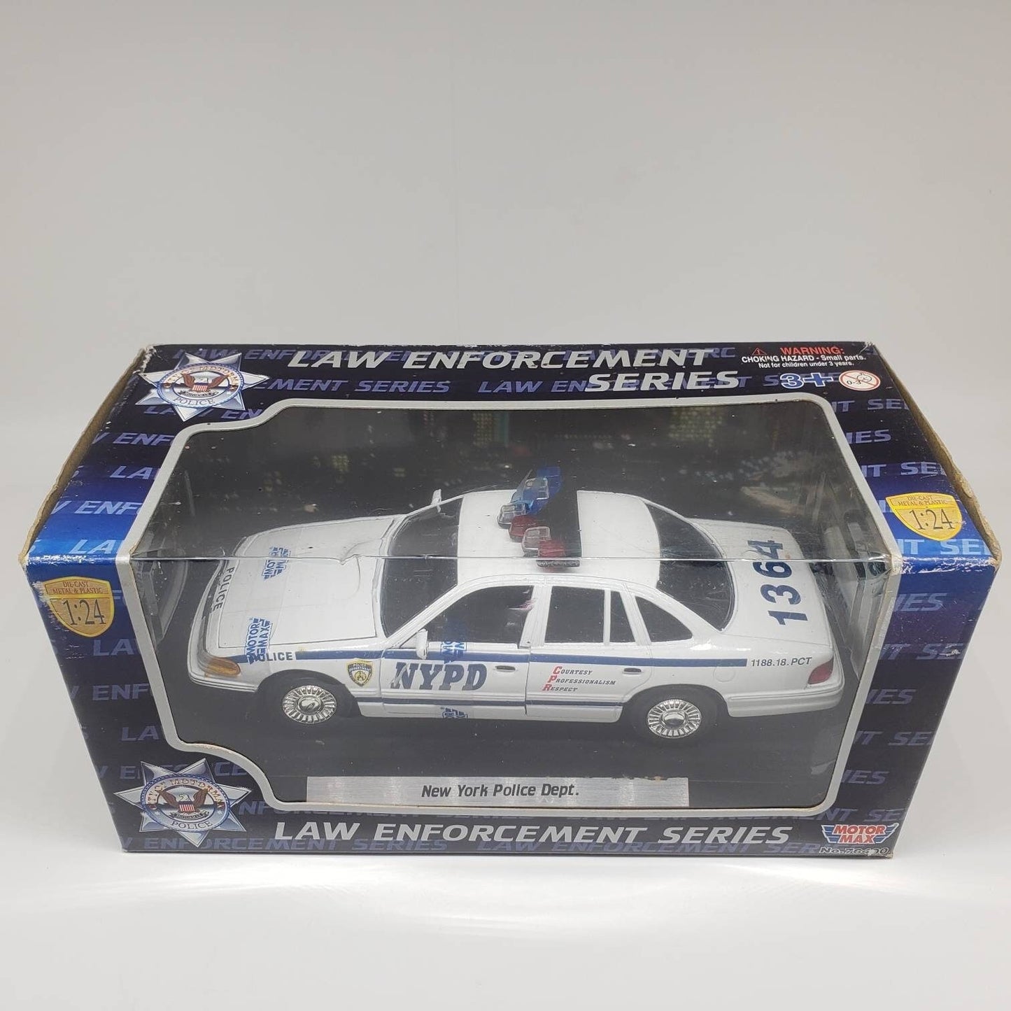 Motor Max NYPD Ford Crown Victoria White Collectable Scale Model Replica Police Toy Car Perfect Birthday Gift