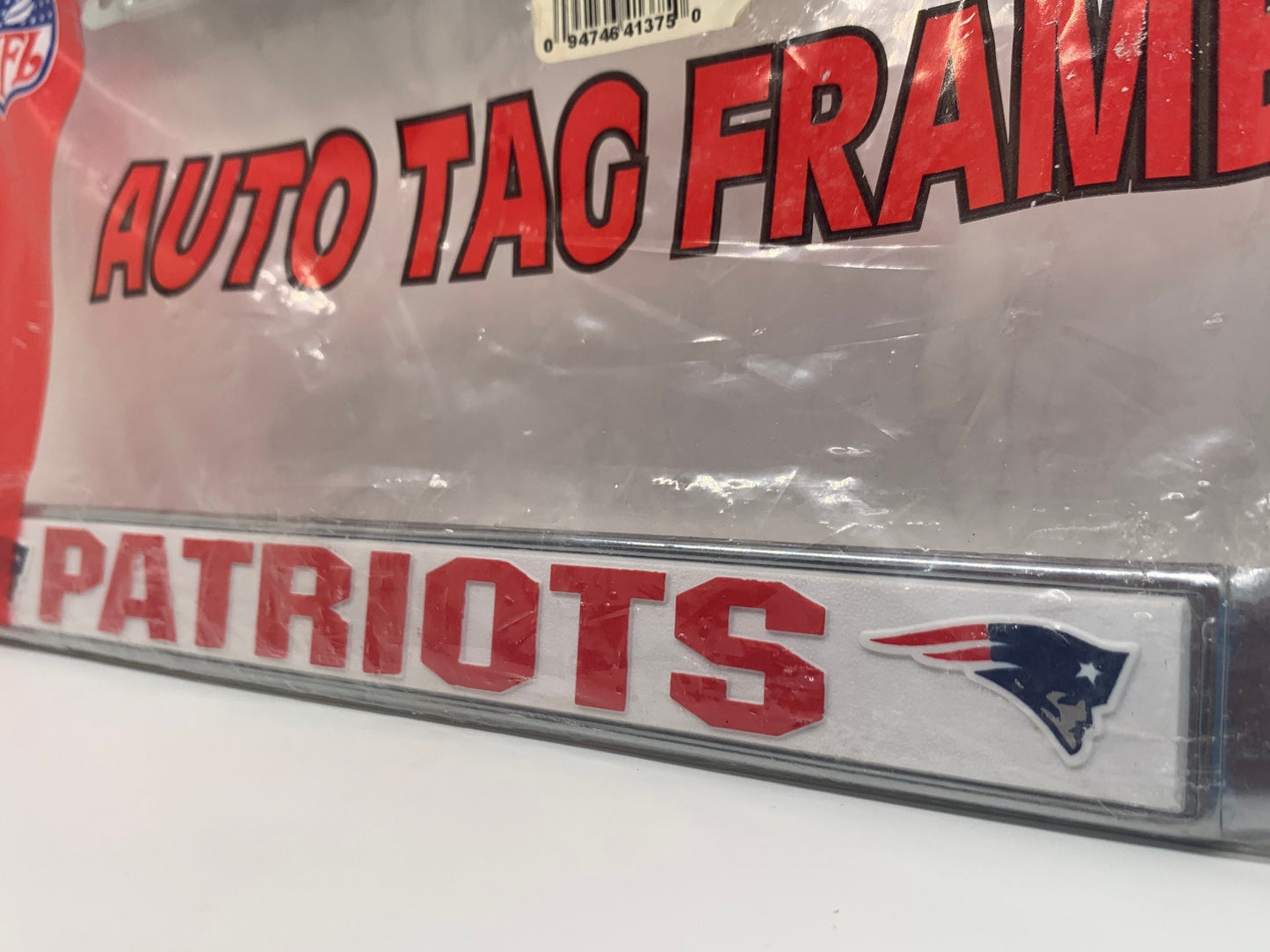 New England Patriots Auto Tag License Plate Frame Collectible Sports Memorabilia Perfect Birthday Gift Man Cave Football Decor Car Accessory