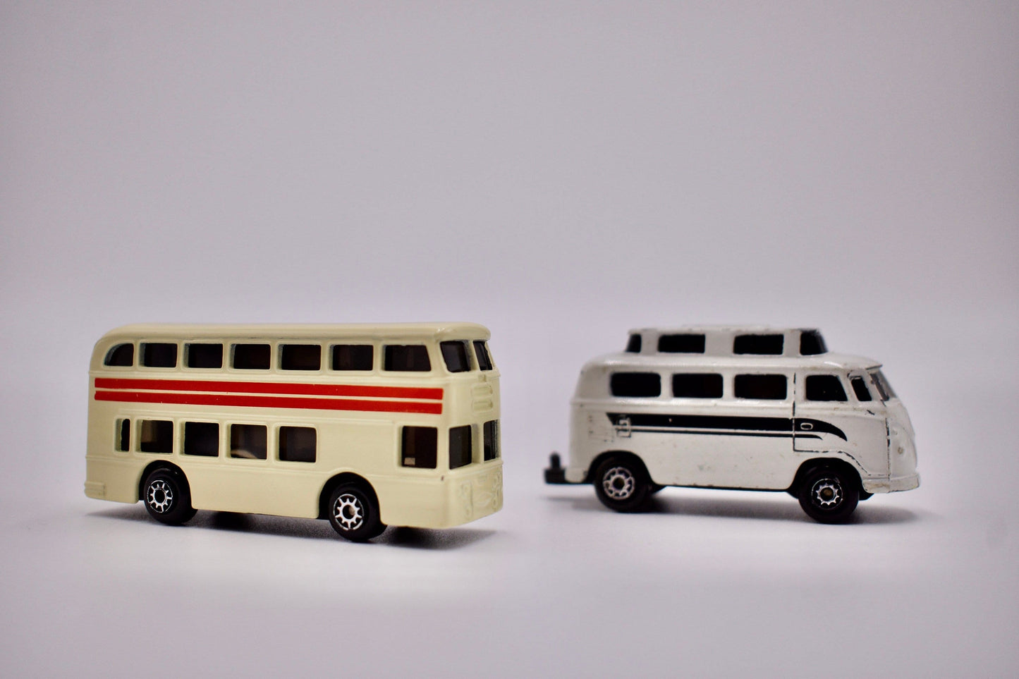Volkswagen Camper - Daimler Double Decker Tour Bus - Diecast Vintage - Diecast Collectibles - Mini Model Toy Car - Maisto Car - Maisto