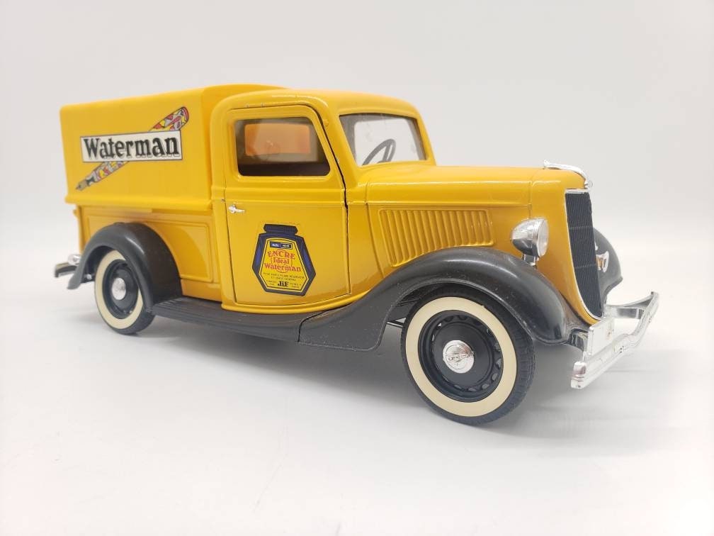 Solido 1936 Ford Roadster Waterman Pickup Truck Yellow Collectible 1/18 Scale Diecast Model Replica Toy car