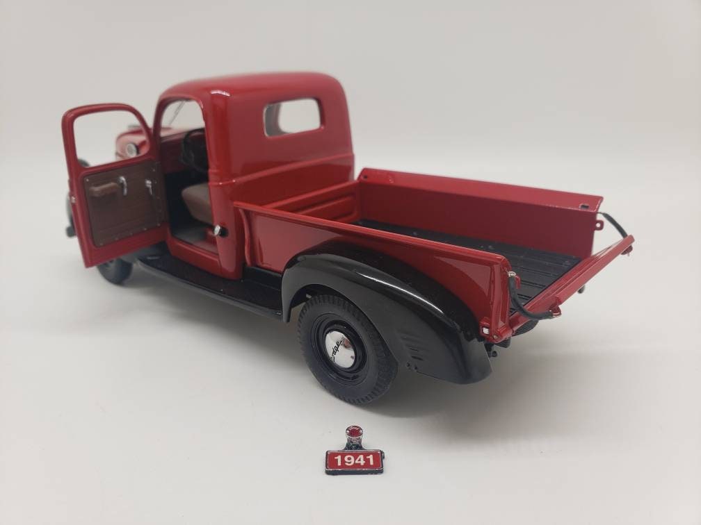 Danbury Mint 1941 Dodge Pickup Red 1/24 Scale Diecast Metal Model Replica Toy Car