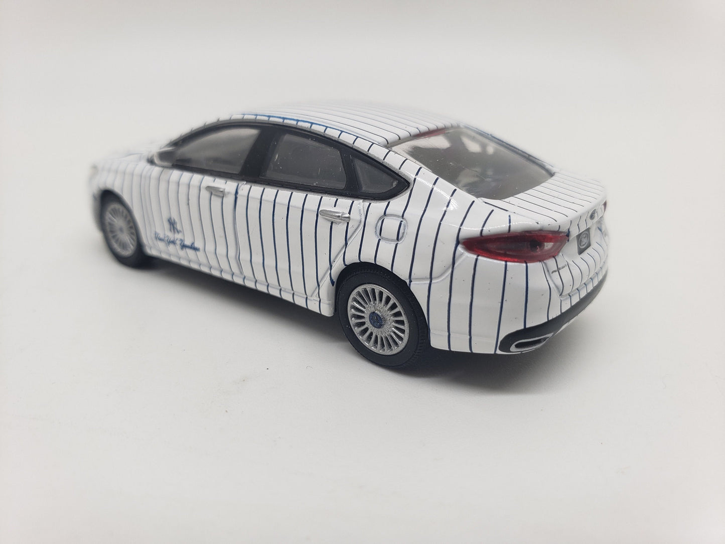 Greenlight Ford Fusion New York Yankees Perfect Birthday Gift Miniature Collectable Model Toy Car