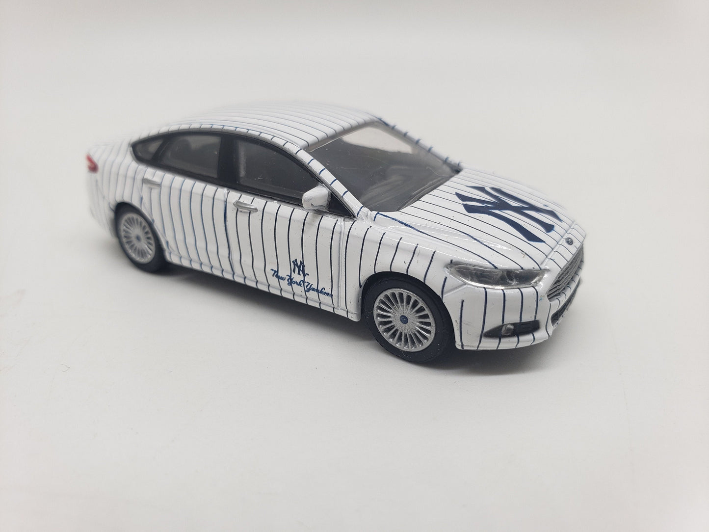 Greenlight Ford Fusion New York Yankees Perfect Birthday Gift Miniature Collectable Model Toy Car