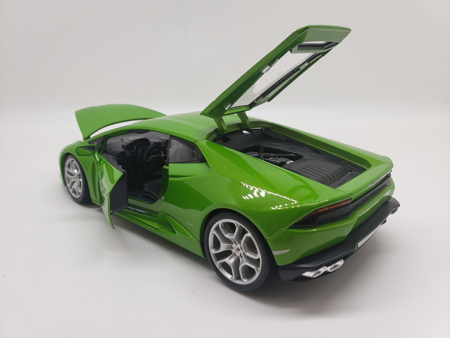 Burago Lamborghini Huracan LP 610-4 Green Vintage Collectable Scale Model Replica Toy Car Perfect Birthday Gift