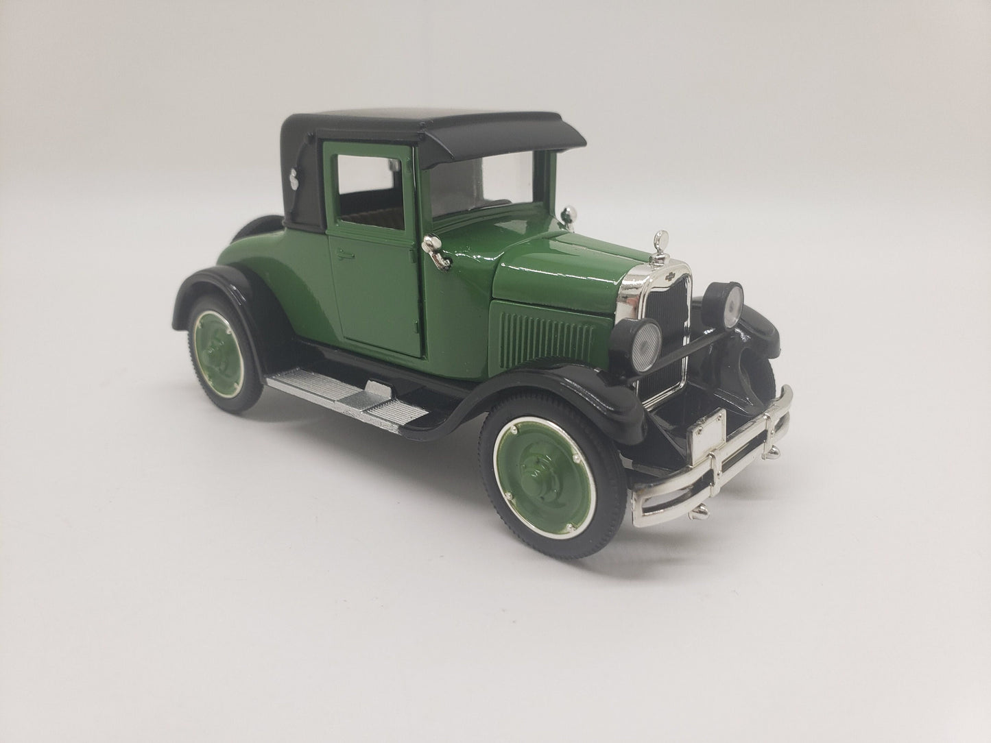 1926 Chevy Superior V2 Passenger Coupe Green New Ray Collectable 1:32 Scale Miniature Model Toy Car Perfect Birthday Gift
