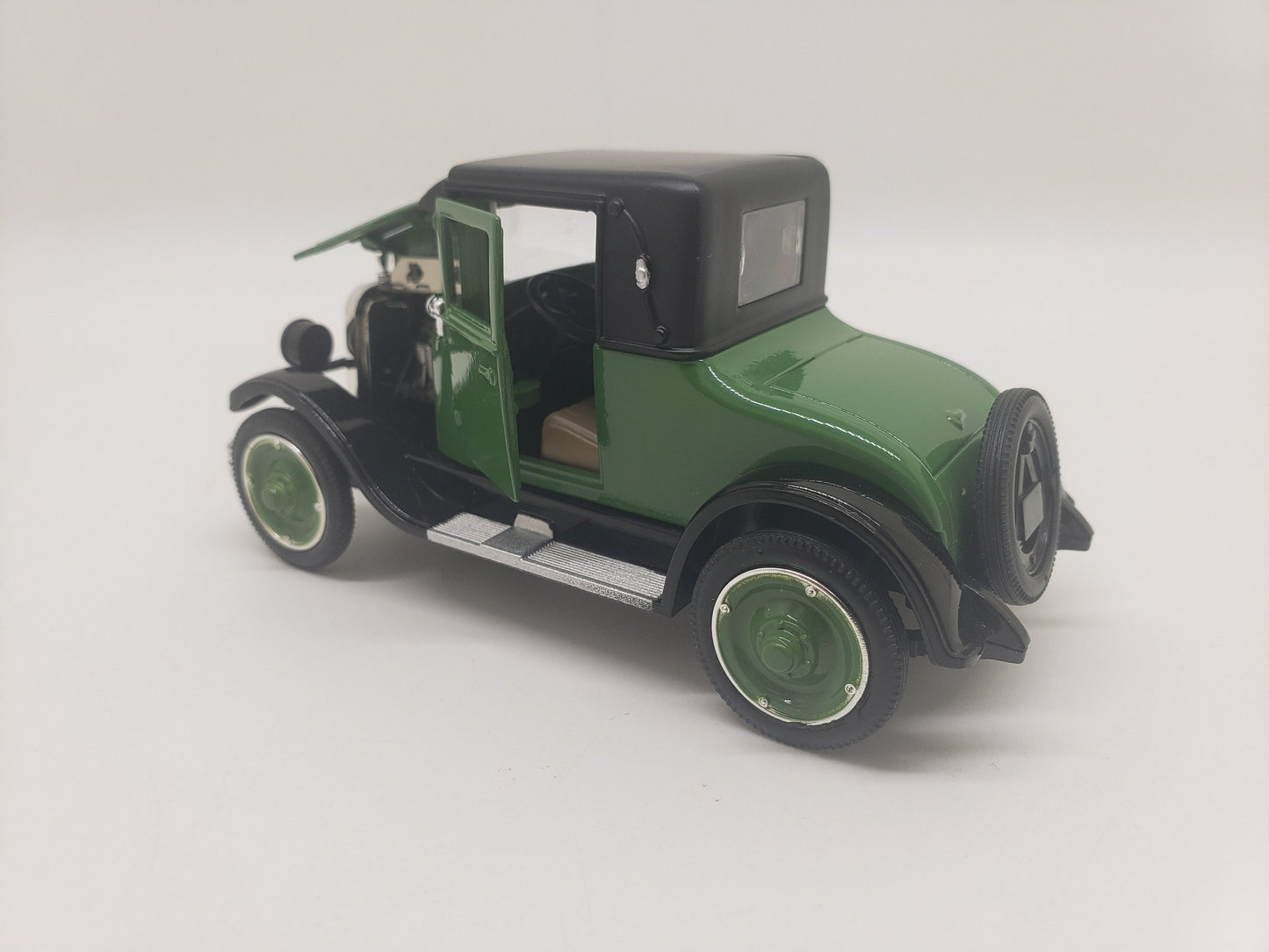 1926 Chevy Superior V2 Passenger Coupe Green New Ray Collectable 1:32 Scale Miniature Model Toy Car Perfect Birthday Gift