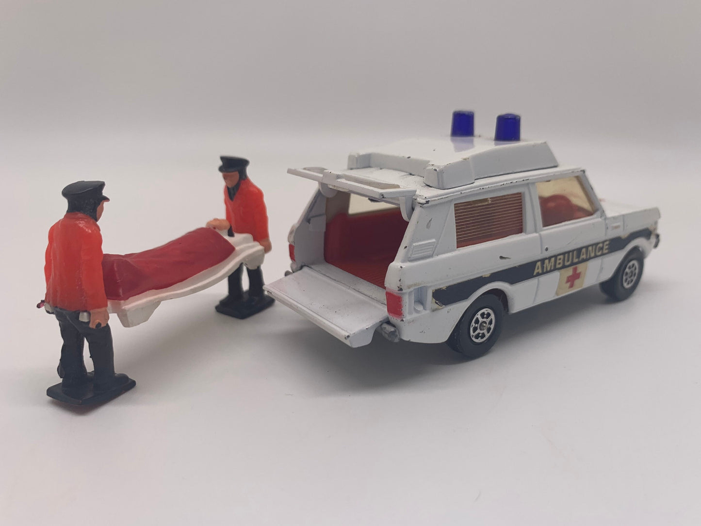 Corgi Toys Vigilant Range Rover Ambulance White Whizz Wheels Miniature Collectible Scale Model Toy Car